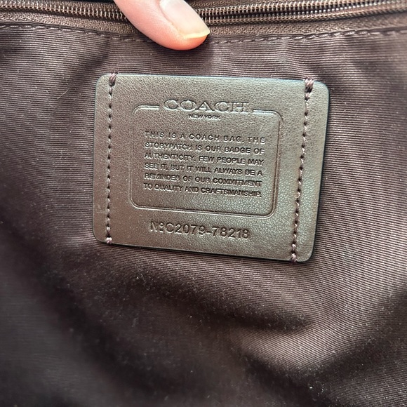 Coach bag. Black leather with gold chain detail. - Picture 6 of 8